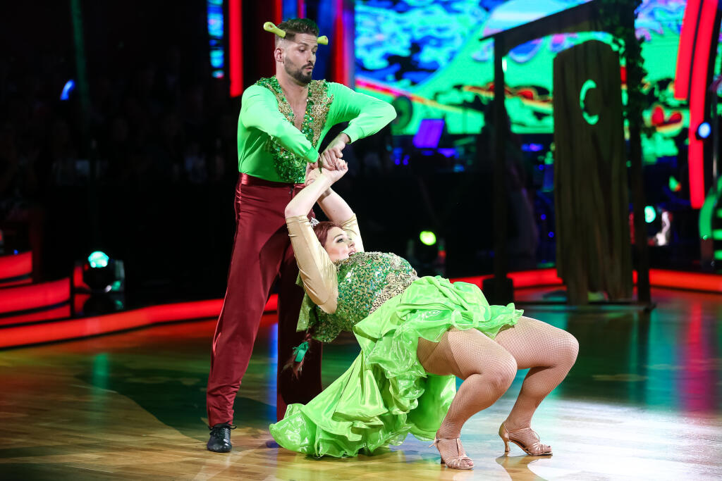 3. kolo tanečnej súťaže celebrít Lets Dance vysielanej naživo z Bratislavskej Incheby. Na snímke Eva Kramerová a Lukáš Hojdan