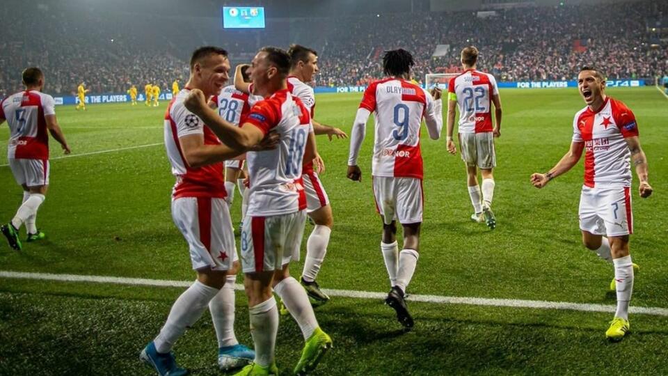Jeden hráčov Slavie Praha mal pozitívny test na nový koroanvírus.