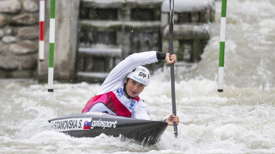 Na snímke slovenská reprezentantka Soňa Stanovská počas finálovej jazdy v kategórii K1 na Majstrovstvách Slovenskej republiky 2023 vo vodnom slalome 6. augusta 2023 v Areáli vodných športov Divoká voda v Čunove. FOTO TASR - Jaroslav Novák