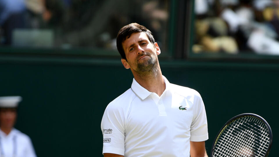 Novak Djokovič čelí v rodnom Srbsku vlne kritiky za to, že na prebiehajúci grandslamový turnaj vo Wimbledone angažoval do svojho realizačného tímu Gorana Ivaniševiča z Chorvátska.