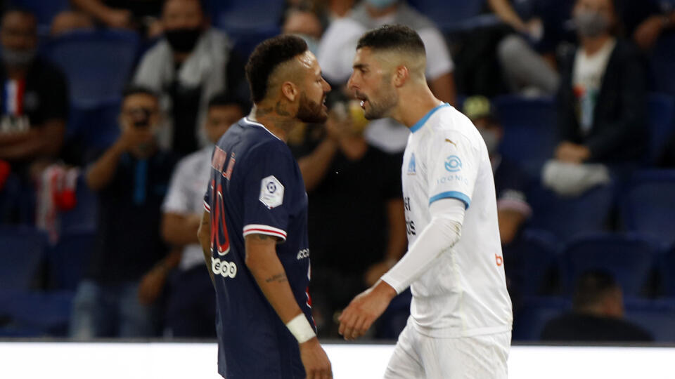 V závere zápasu PSG - Marseille padlo päť červených kariet.