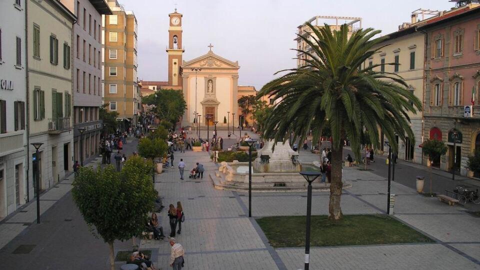 Cecina plná ľudí, takto vyzeralo naše mesto pred karanténou. Dnes je centrum ľudoprázdne.