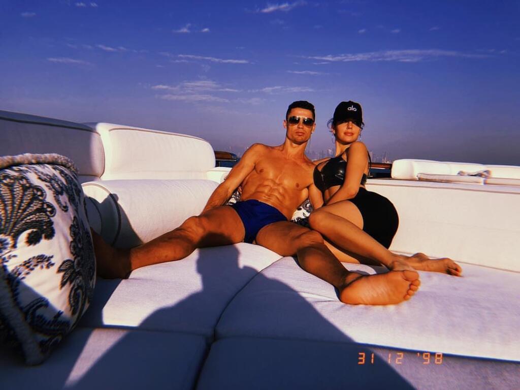 Georgina sa občas pochváli postavičkou v plavkách aj na Instagrame.