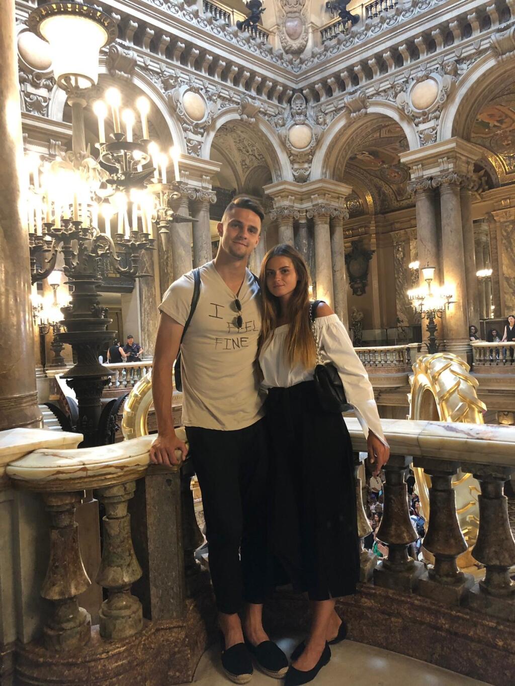 Martin Valjent s priateľkou Barborou boli aj v Paríži, kde navštívili budovu opery.