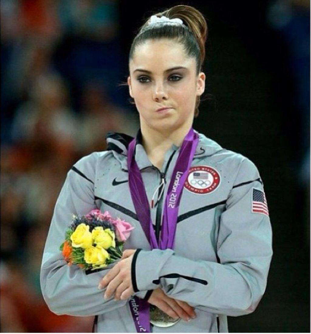 McKayla Maroney (gymnastika) sa nepreslávila len grimasou z olympijských stupňov víťazov či uniknutými erotickými fotkami. Zlatá medailistka z tímovej súťaže na olympiáde v Londýne sa pred pár dňami priznala, ako to bolo v prípade obťažovania športovým lekárom.