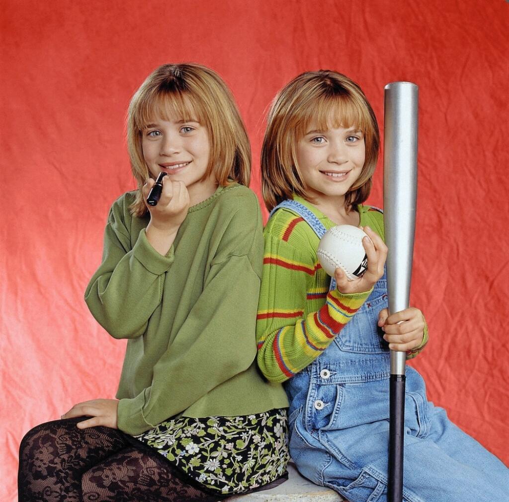 MARY-KATE OLSEN a ASHLEY OLSEN v roku 1998.