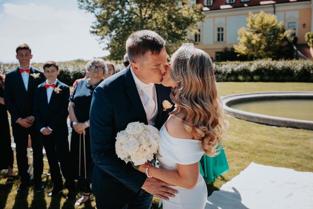 Biatlonistka Paulína Fialková mala svadbu v kaštieli v Belej. Za manžela si zobrala trojnásobného olympionika a bývalého chodca Miloša Bátovského.