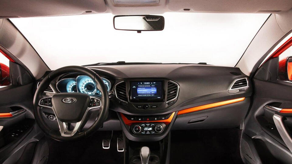 Lada Vesta Cross - prístrojová doska pripomína modely Hyundai