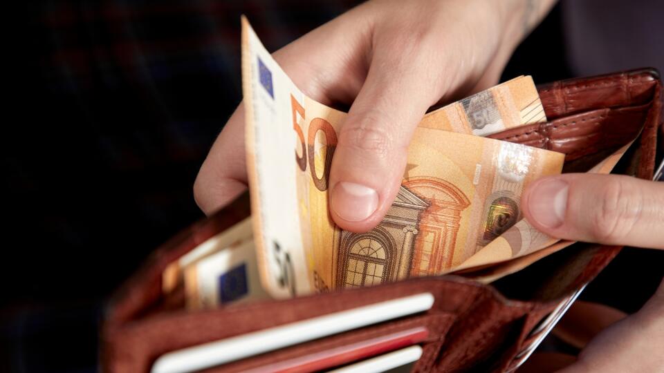 Man,Handing,Wallet,With,Euro
