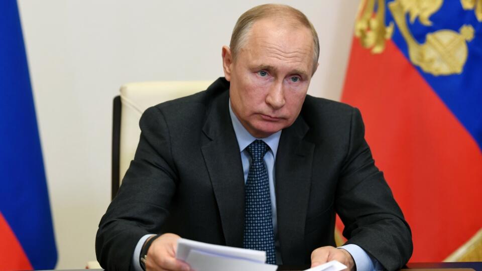 EBE 10 Moskva - Ruský prezident Vladimir Putin počas videokonferencie o situácii v poľnohospodárstve a potravinárstve v období koronavírusovej krízy v rezidencii Novo-Ogajovo v Moskve v Rusku v stredu 20. mája 2020. FTO TASR/AP
Russian President Vladimir Putin chairs a meeting on the situation of agriculture and the food industry amid the coronavirus crisis, via teleconference at Novo-Ogaryovo residence, outside in Moscow, Russia, Wednesday, May 20, 2020. (Alexei Nikolsky, Sputnik, Kremlin Pool