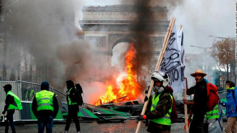 Protesty v Paríži. 