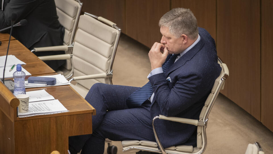 Robert Fico (Smer - SD) v Národnej rade Slovenskej republiky v čase rozhodovania o zbavení poslaneckého mandátu a vydaní na stíháni jeho osoby.