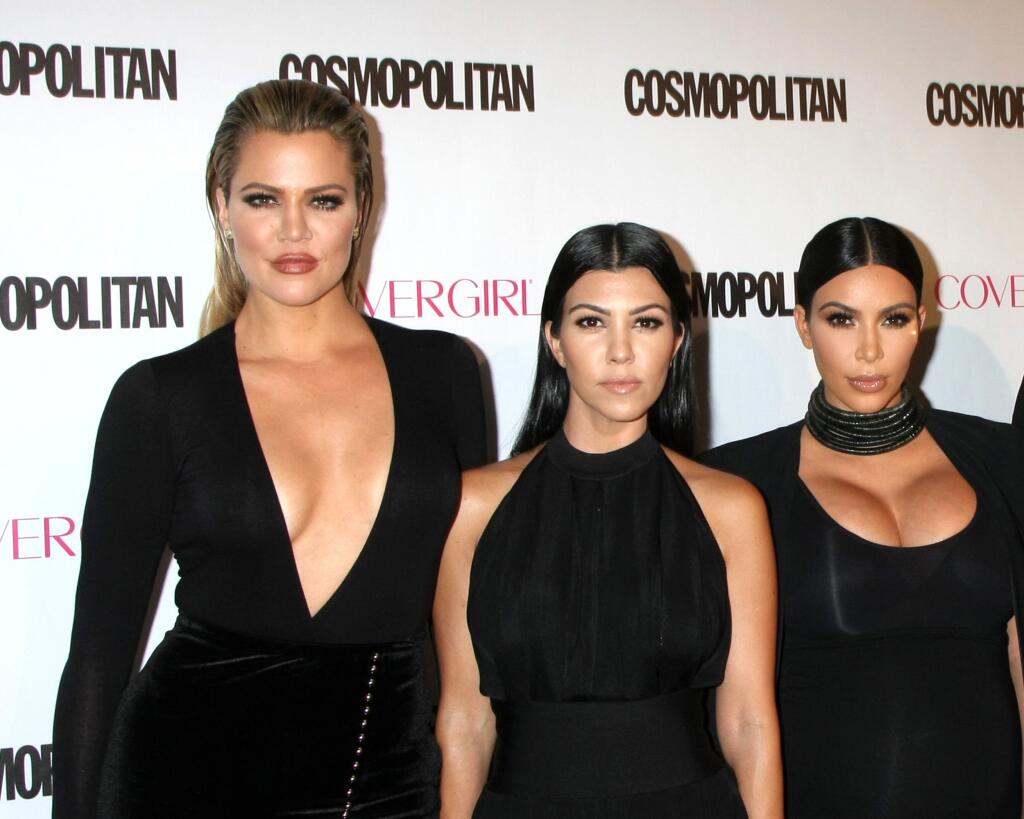 Kourtney (v strede) je najstaršou zo sestier Kardashianových.
