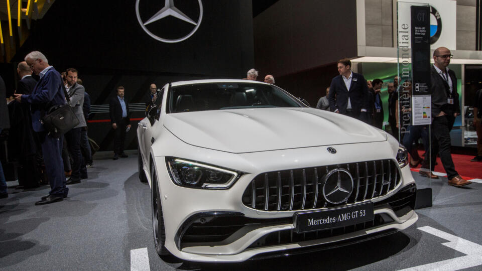 Vrcholná verzia Mercedes AMG GT 63 S má pod kapotou 4-litrový V8 s výkonom 630 koní (470 kW). Tá na obrázku má o 200 koní menej.