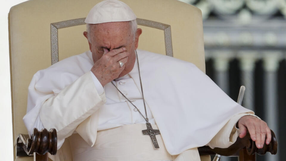 EBE 23 Vatikán - Na snímke pápež František počas pravidelnej generálnej audiencie na Námestí sv. Petra vo Vatikáne v stredu 22. júna 2022. FOTO TASR/AP
Pope Francis attends his weekly general audience in St. Peter's Square at the Vatican, Wednesday, June 22, 2022. (AP Photo/Andrew Medichini)