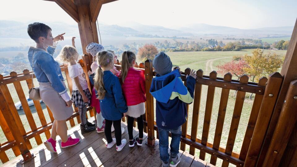 Prvouka: Z veže Dúbravka môžu deti vidieť krajinu asi najlepšie.