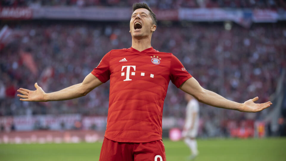 Robert Lewandowski vedie tabuľku strelcov.
