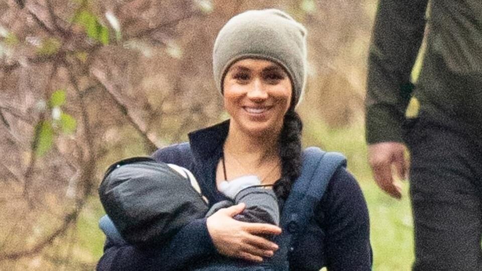 Vojvodkyňa Meghan na prechádzke so synom Archiem.