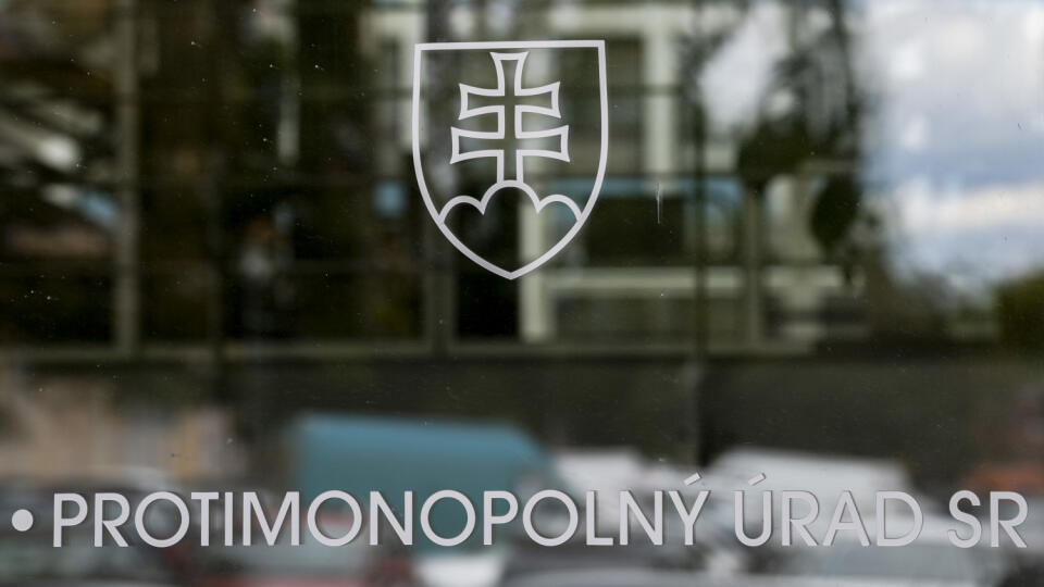 Na snímke nápis na dverách budovy, v ktorej sídli Protimonopolný úrad SR na Drieňovej ulici v Bratislave 21. júla 2020. FOTO TASR - Jaroslav Novák