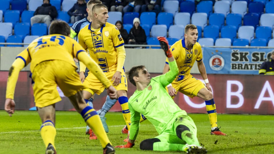 Na Tehelnom poli sa stretol na zápase 18. kola Niké ligy, ŠK Slovan Bratislava - FC DAC Dunajská Streda. 