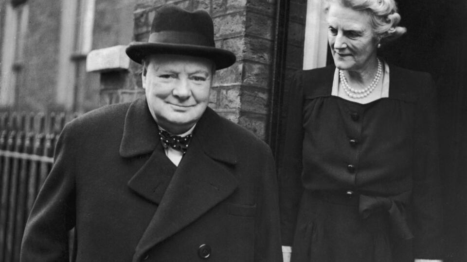 Najslávnejší britský expremiér Winston Churchill svoju manželku Clemmie (na fotografii) podvádzal s notoricky známou milenkou Doris Castlerosse, pratetou slávnej supermodelky.