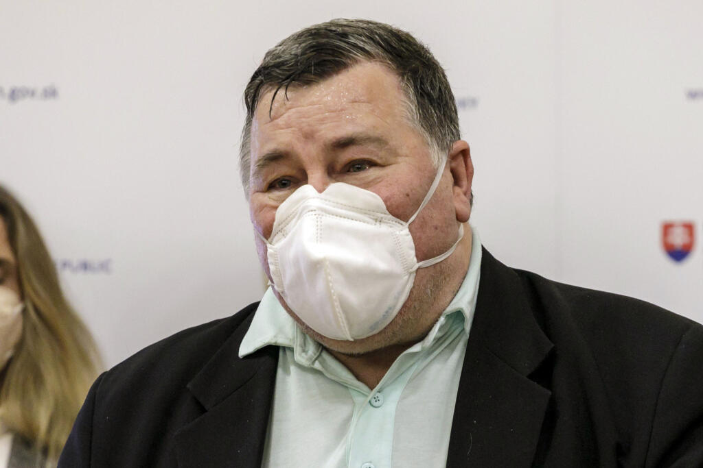 Na snímke člen konzília odborníkov Vladimír Krčméry počas tlačovej konferencie k aktuálne platným opatreniam v súvislosti s COVID-19 v Bratislave 25. novembra 2021. FOTO TASR – Dano Veselský