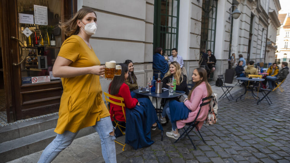 Od pondelka sa otvárajú terasy prevádzok, potrebný bude negatívny test