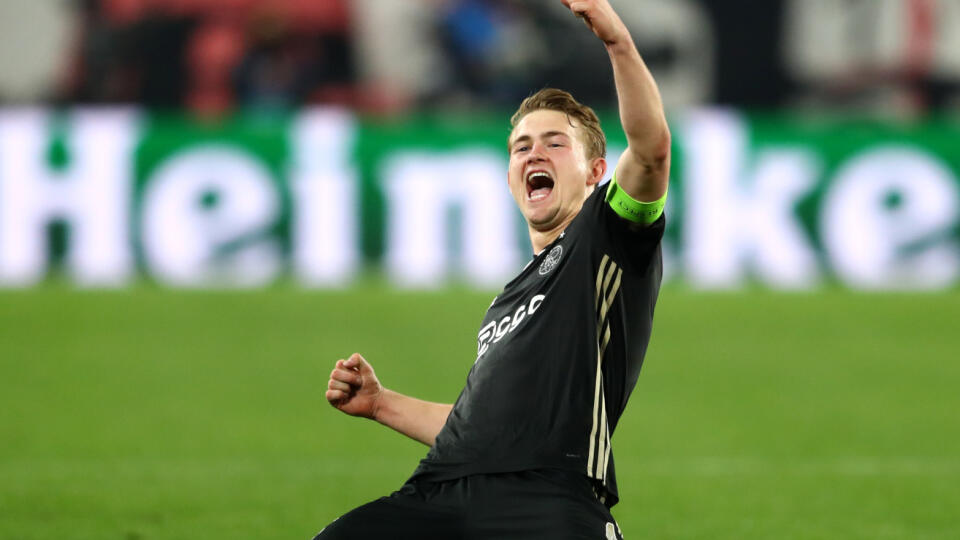 Holandský futbalista Matthijs de Ligt nenastúpil do predsezónneho tréningového kempu Ajaxu Amsterdam. Oznámili to predstavitelia klubu s tým, že pravdepodobne opustí tím a prestúpi do Juventusu Turín.