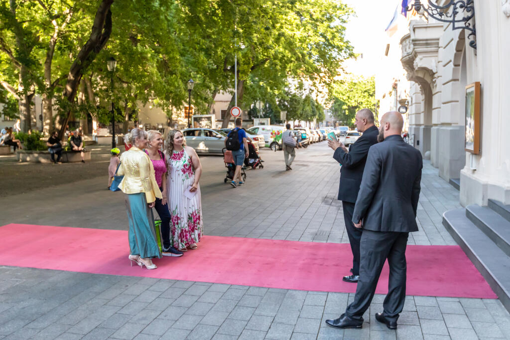 V Bratislavskej redute sa konalo odovzdávanie ocenení Slovenka roka. Na snímke je Aneta Parišková ako prichádza na akciu.