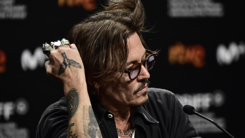 EBE 18 San Sebastian - Na snímke americký herec a producent Johnny Depp počas tlačovej konferencie k svojmu filmu Crock of Gold: A Few Rounds with Shane MacGowan na medzinárodnom filmovom festivale San Sebastán v Španielsku 20. septembra 2020. FOTO TASR/AP
US actor and film producer Johnny Deep during press conference to promote his film "Crock of Gold: A Few Rounds with Shane Macgoman" at the 68th San Sebastian Film Festival, in San Sebastian, northern Spain, Sunday, Sept. 20, 2020. (AP Photo/A