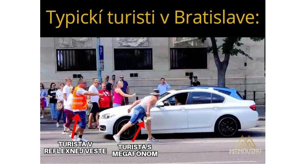 O zátarase centra Bratislavy niektorí vodiči nevedeli. Pri pohľade na dav nie príliš najmilších ľudí si mysleli svoje a otočili sa. Inú možnosť nemali. Polícia vraj ale nezasiahla preto, lebo nevedela, kto je turista a kto protestujúci... „My nedokážeme určiť, kto je účastníkom zhromaždenia, keďže je leto, je tu aj veľa turistov,“ povedal riaditeľ Krajského riaditeľstva Policajného zboru v Bratislave Viliam Adamec.