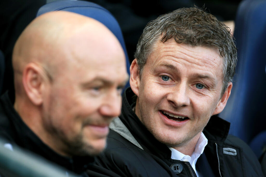 Mark Dempsey a Solksjaer - trénerské duo Manchestru.