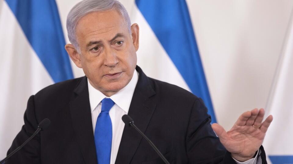 JB 31 Tel Aviv - Izraelský premiér Benjamin Netanjahu počas brífingu k veľvyslancom v Izraeli na vojenskej základni Hakirja v Tel Avive 19. mája 2021. FOTO TASR/AP
Israeli Prime Minister Benjamin Netanyahu gestures as he speaks during a briefing to ambassadors to Israel at the Hakirya military base in Tel Aviv, Israel, Wednesday, May 19, 2021. (AP Photo/Sebastian Scheiner, Pool)