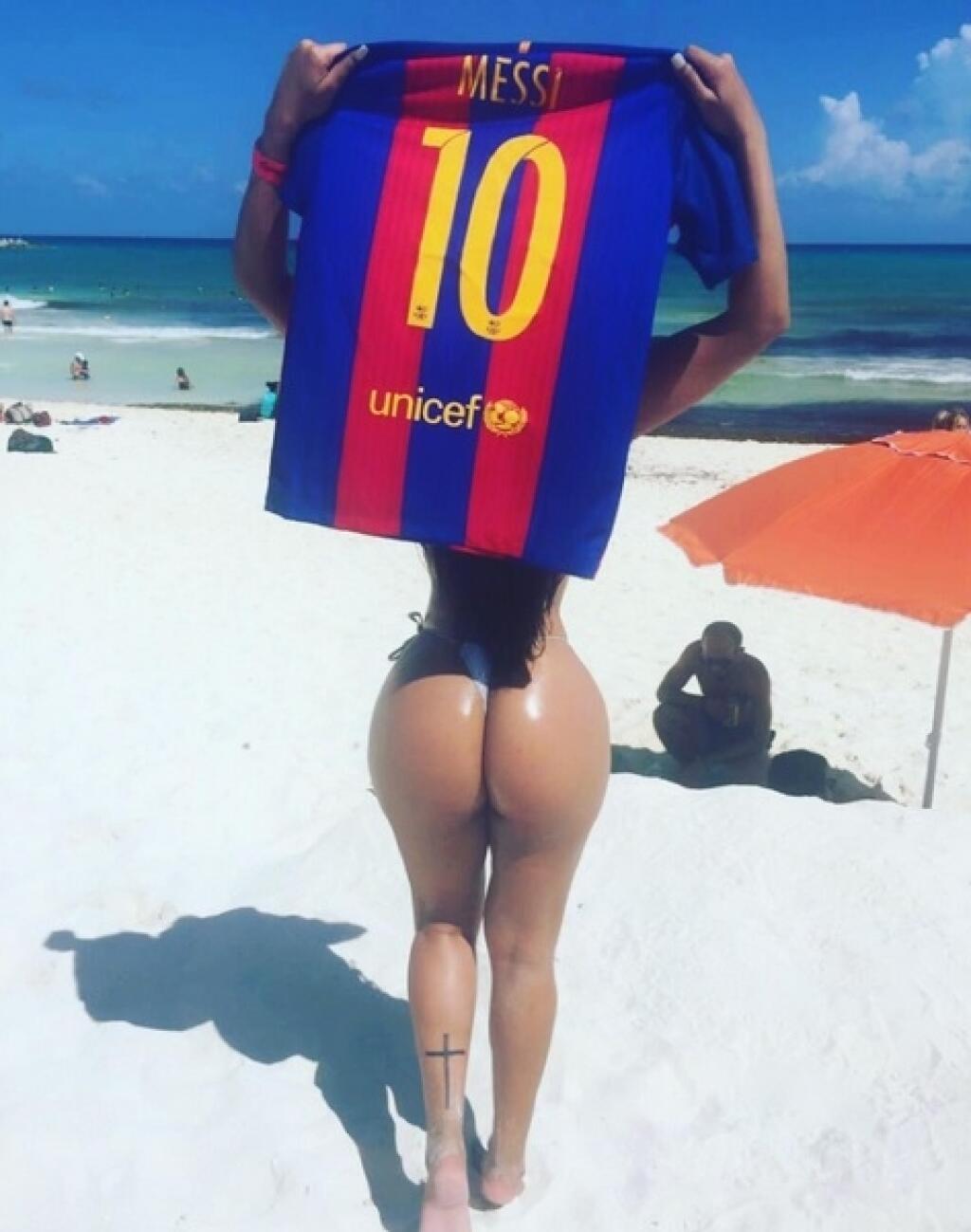 Miss Bum Bum je veľkou fanúšičkou Lionela Messiho, no ten ju musel zablokovať.