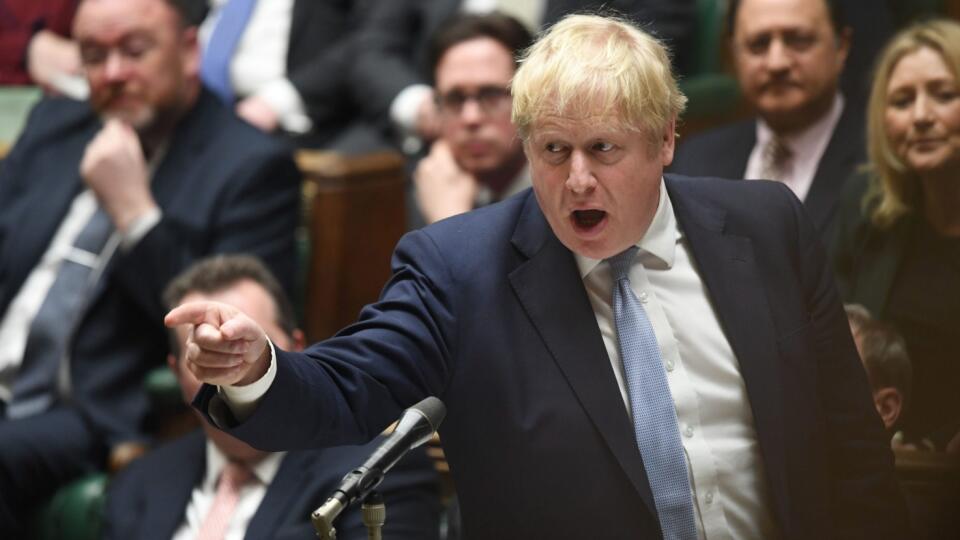 PK 25 Londýn - Na snímke britský premiér Boris Johnson sa prihovára v parlamente v Londýne v pondelok 31. januára 2022. Johnson sa na pôde britského parlamentu ospravedlnil za viacero večierkov na Downing Street 10, ktoré sa konali počas lockdownu. Je však odhodlaný aj naďalej zotrvať na poste predsedu vlády. FOTO TASR/AP
In this photo made available by UK Parliament, Britain's Prime Minister Boris Johnson speaks in the Houses of Commons, London, Monday Jan. 31, 2022. Boris Johnson apologized f