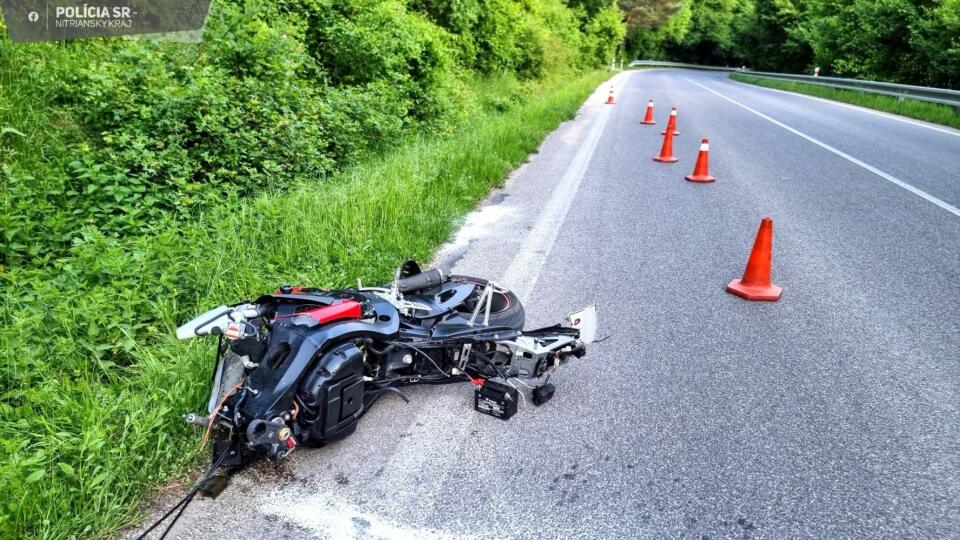 Mladý motorkár zraneniam podľahol.