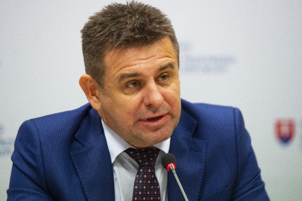 Sólymos podal po vyčíňaní v reštaurácii demisiu. Bugár ho chce na kandidátke
