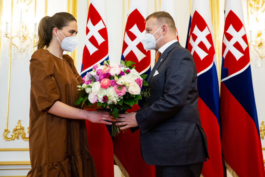 Vlhovú po životnom úspechu prijal aj Boris Kollár. Na Bratislavský hrad prišla v hnedých šatách.
