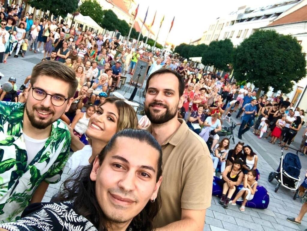 Rómska hudba jej chýbala, a tak sa rozhodla rozbehnúť Vanessa Šarközi Gypsy Jazz Project.