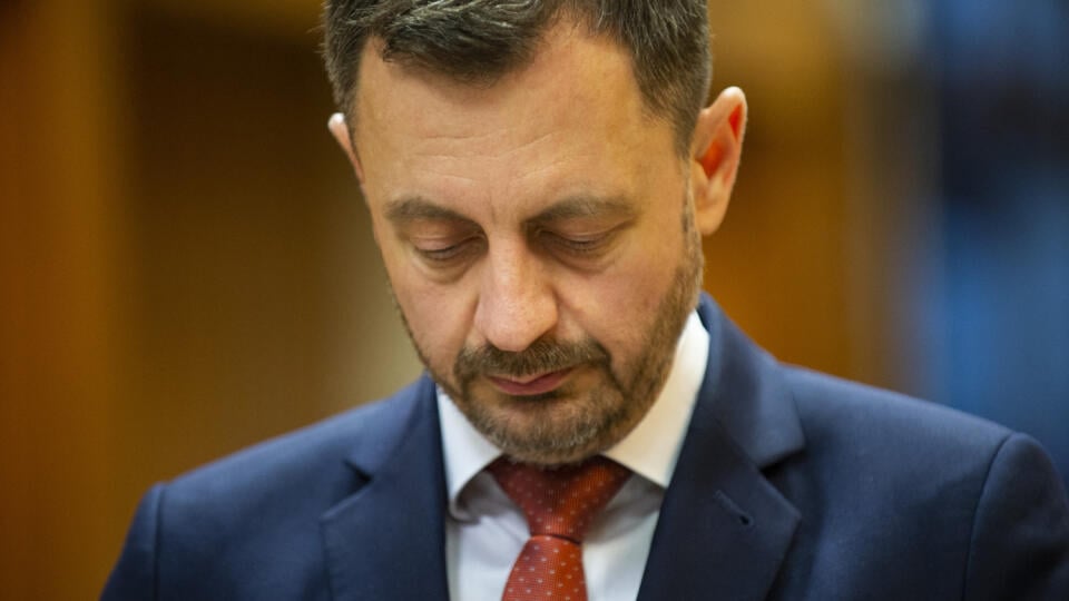 Na snímke predseda vlády SR Eduard Heger a predseda hnutia OĽANO počas tlačovej konferencie po rokovaní predsedu vlády s predstaviteľmi OĽaNO, SaS, Sme rodina a Za ľudí 18. januára 2023 v Bratislave. FOTO TASR - Jakub Kotian