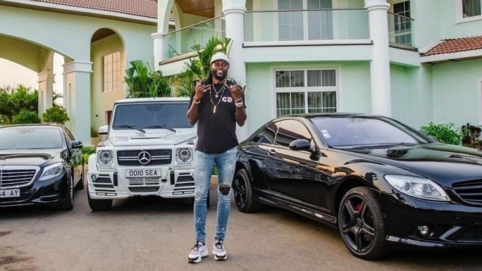 Emmanuel Adebayor a jeho luxusné sídlo.