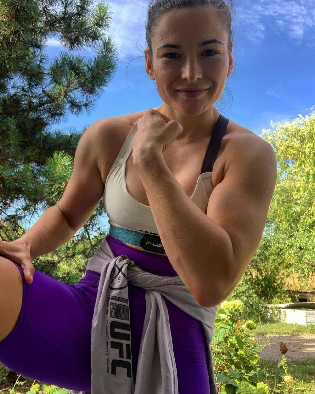 Sexi Ukrajinka Maryna Morozová sa rozhodla živiť aj inak ako päsťami v klietke.