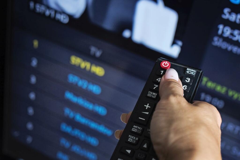 Kotlebovci chcú obmedziť vysielanie reklamy v televíziách a rádiách