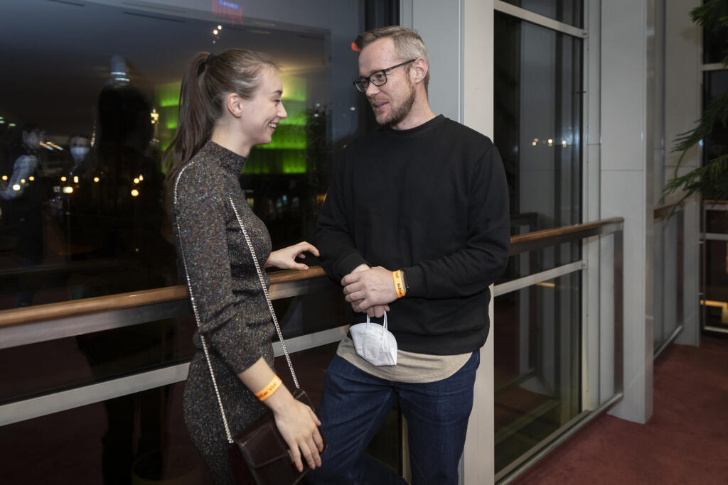 Prehliadka prvotriednych filmov z troch najprestížnejších svetových festivalov v Berlíne, Benátkach a Cannes. Na snímke je Jakub Gogál s priateľkou.