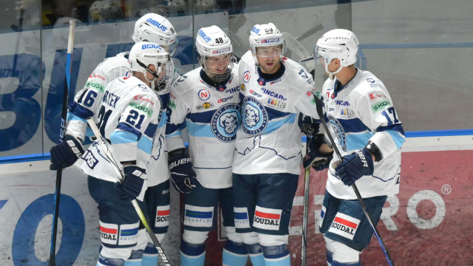 Na snímke gólová radosť hráčov Nitry v zápase 2. kola hokejovej Tipos extraligy HK Nitra - HC MIKRON Nové Zámky v Nitre v nedeľu 17. septembra 2023. FOTO TASR - Henrich Mišovič