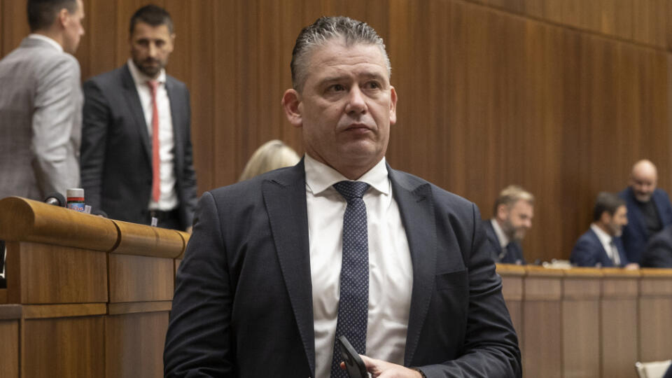Exminister vnútra Roman Mikulec nechcel potvrdzovať slová (ani nevyvrátil) Jaroslava Naďa o snahe Smeru manipulovať voľby, ale poriadne sa pustil do strany Roberta Fica.