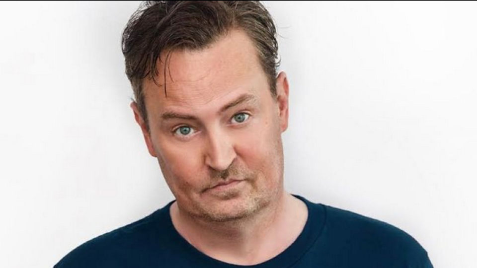 Matthew Perry sa preslávil ako Chandler v seriáli Priatelia.