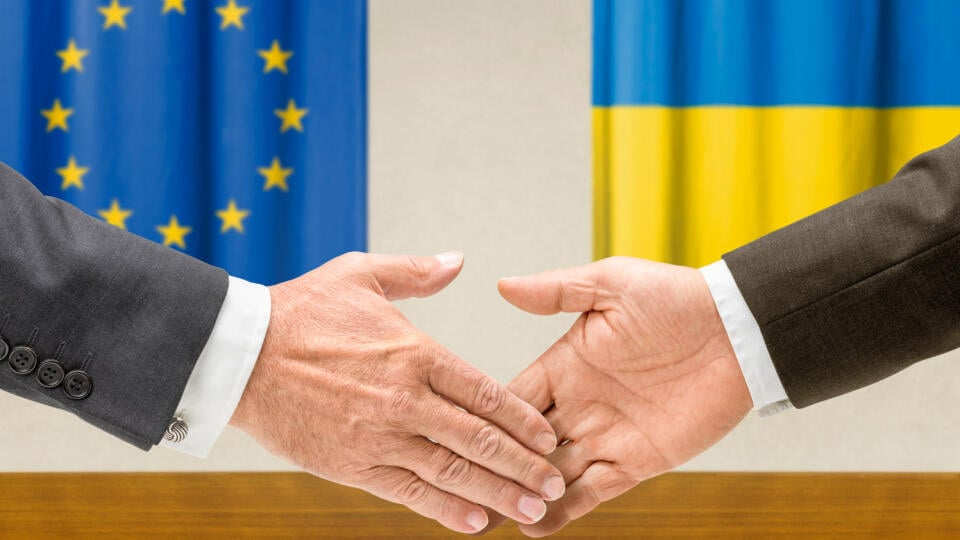 Representatives,Of,The,Eu,And,Ukraine,Shake,Hands