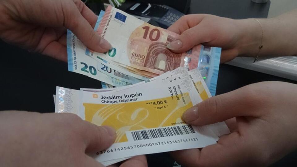 Zvykli sme si za stravenky kupovať jedlo.
