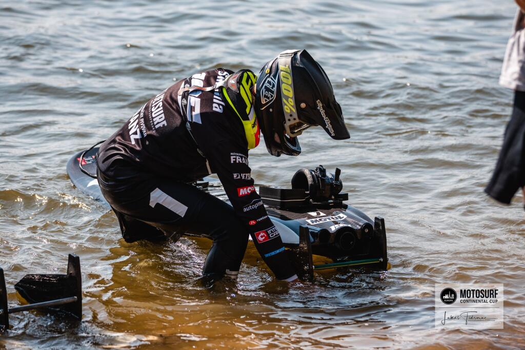 Škamla sa venuje tomuto adrenalínovému športu vďaka kamarátovi.
